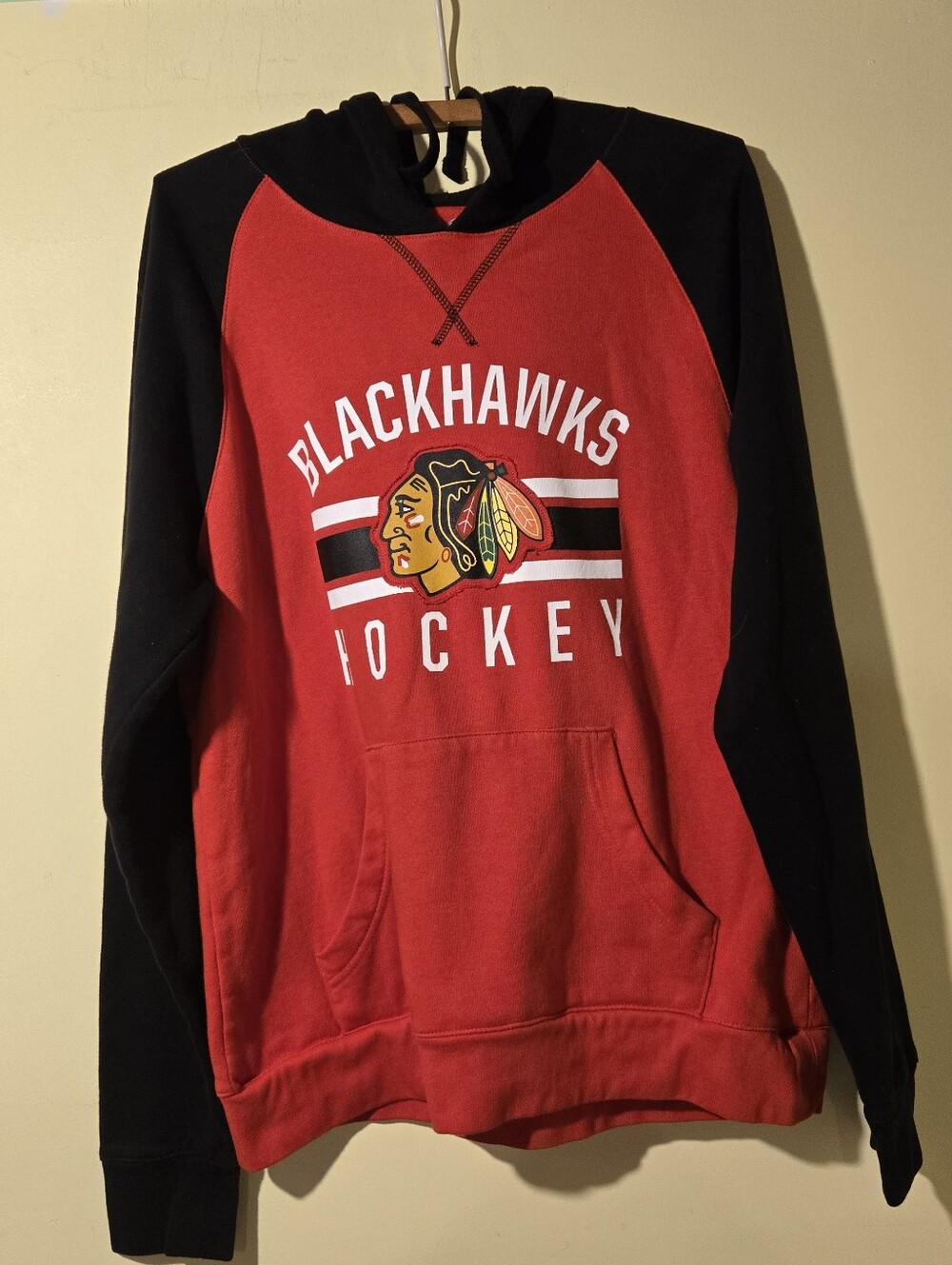 Men'd NHL Red and Black Blackhawks Hockey Pullover Hoodie.